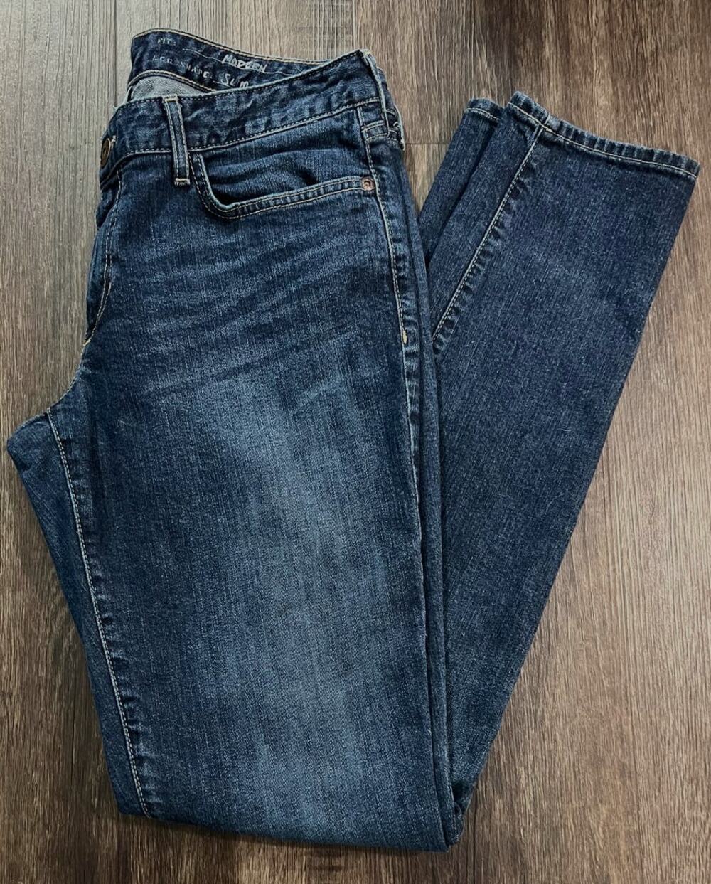 Eddie Bauer Women's Modern Slim Fit Medium Wash Blue Jeans Size 10L